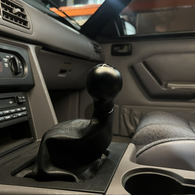 Billetworkz Weighted Shift Knob - 5 Speed Retro Engraving - Ford Mustang (1979-2004)